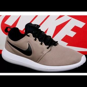 Nike khaki Roshe two